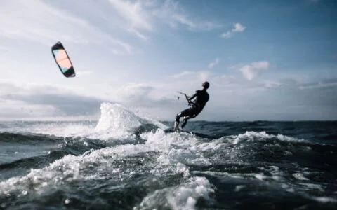 Kitesurfing w okolicach Półwyspu Dziwnów